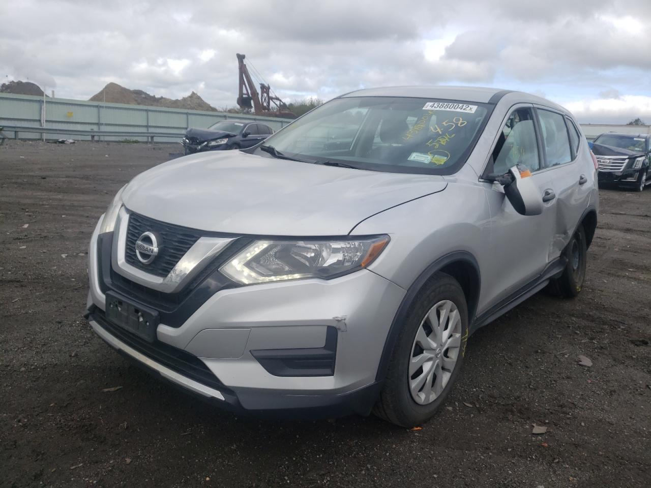Photo 2 from auction – 2017 NISSAN ROGUE S with VIN KNMAT2MT4HP527604