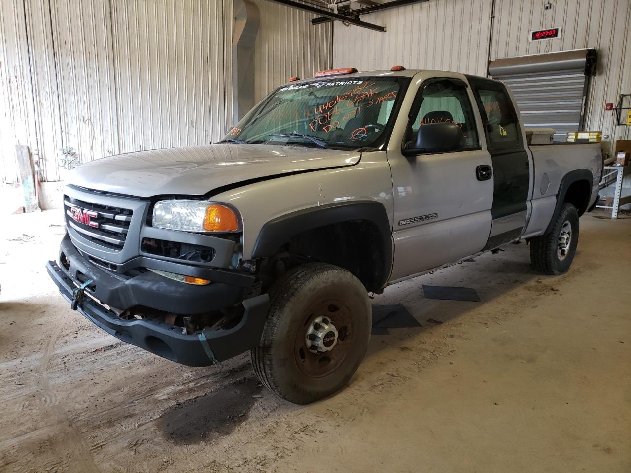 Photo 2 from auction – 2005 GMC SIERRA K25 with VIN 1GTHK29U75E187570
