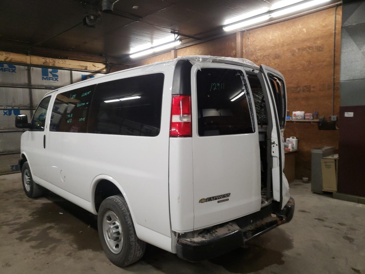 Photo 3 from auction – 2016 CHEVROLET EXPRESS G2 with VIN 1GAWGEFF5G1322189