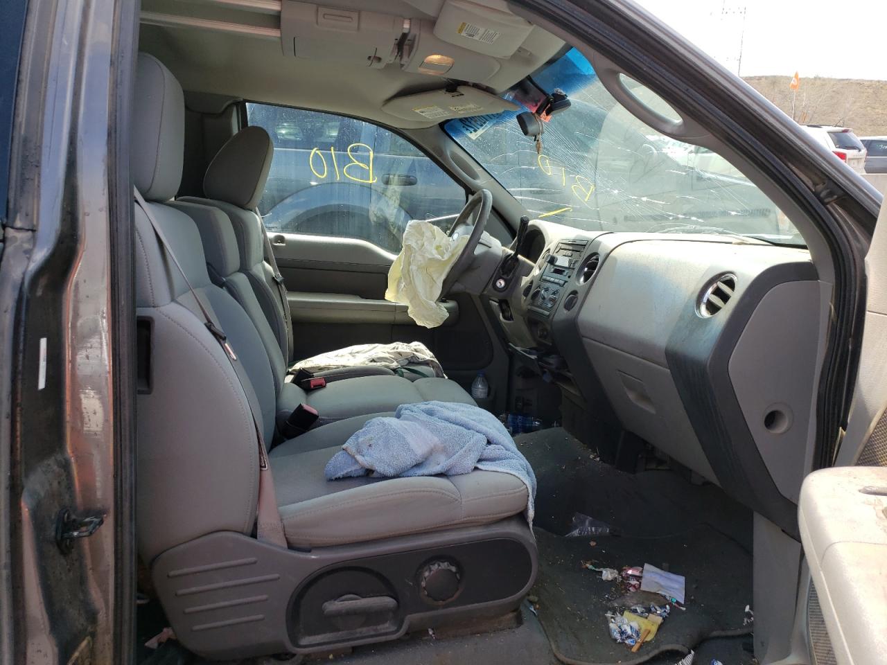 Photo 5 from auction – 2004 FORD F150 with VIN 1FTRX14W04NA62952