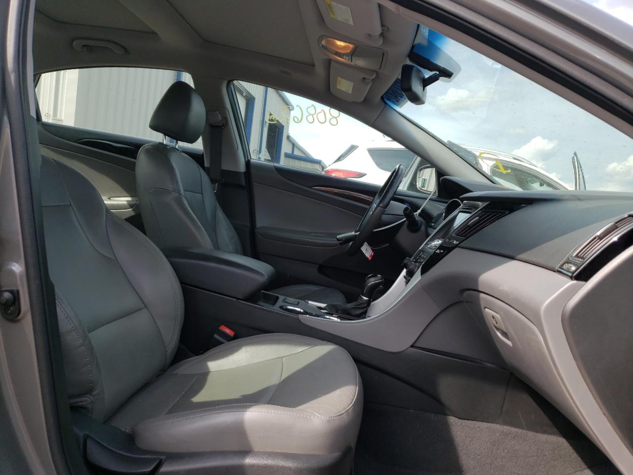 Photo 5 from auction – 2013 HYUNDAI SONATA SE with VIN 5NPEC4AC0DH660500