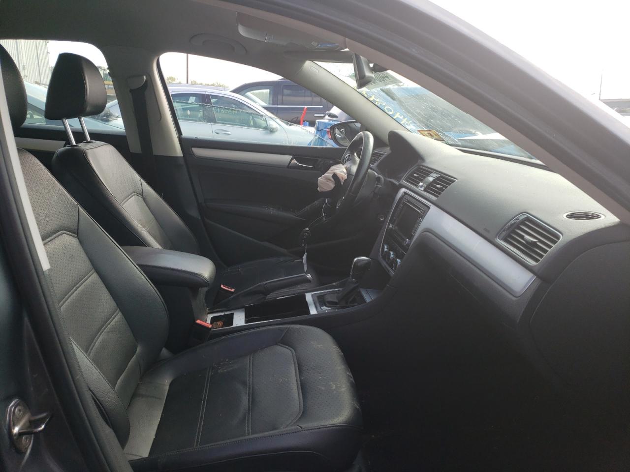Photo 5 from auction – 2012 VOLKSWAGEN PASSAT SE with VIN 1VWBP7A32CC029229