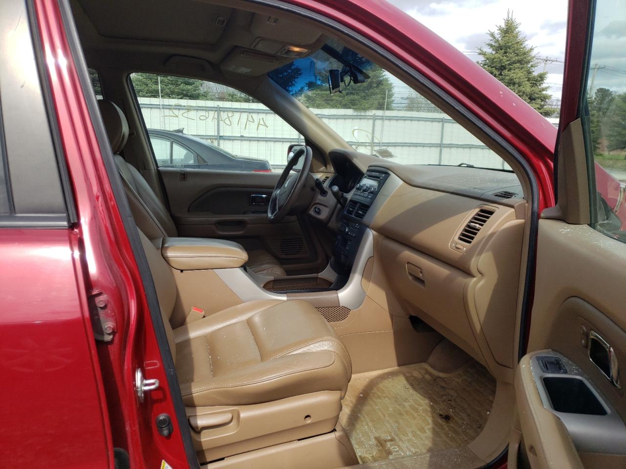 Photo 5 from auction – 2006 HONDA PILOT EX with VIN 2HKYF18546H536226