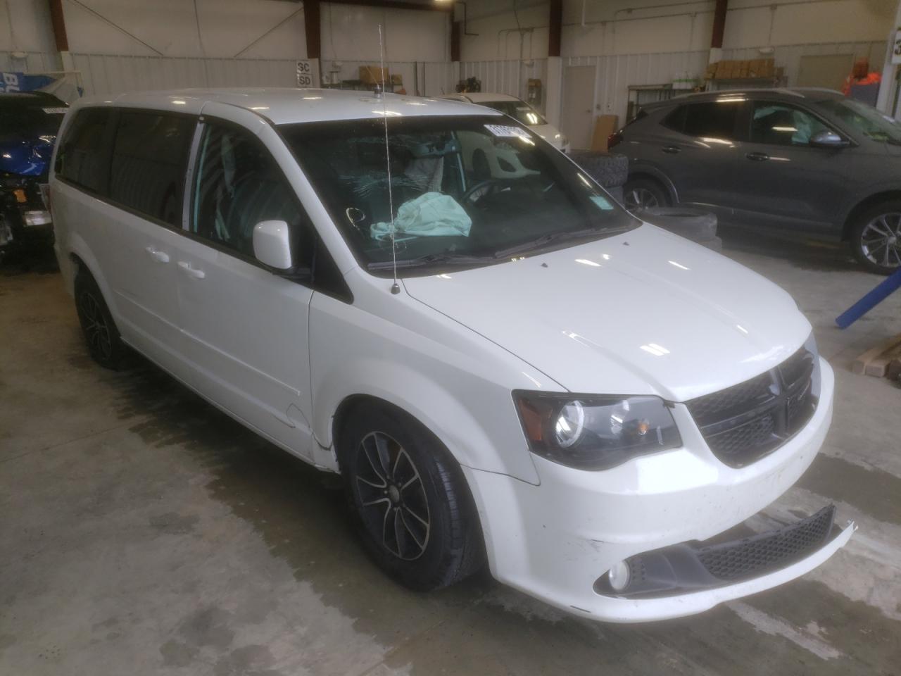 DODGE GRAND CARA 2017 con VIN 2C4RDGCG4HR639903 - Foto de la subasta
