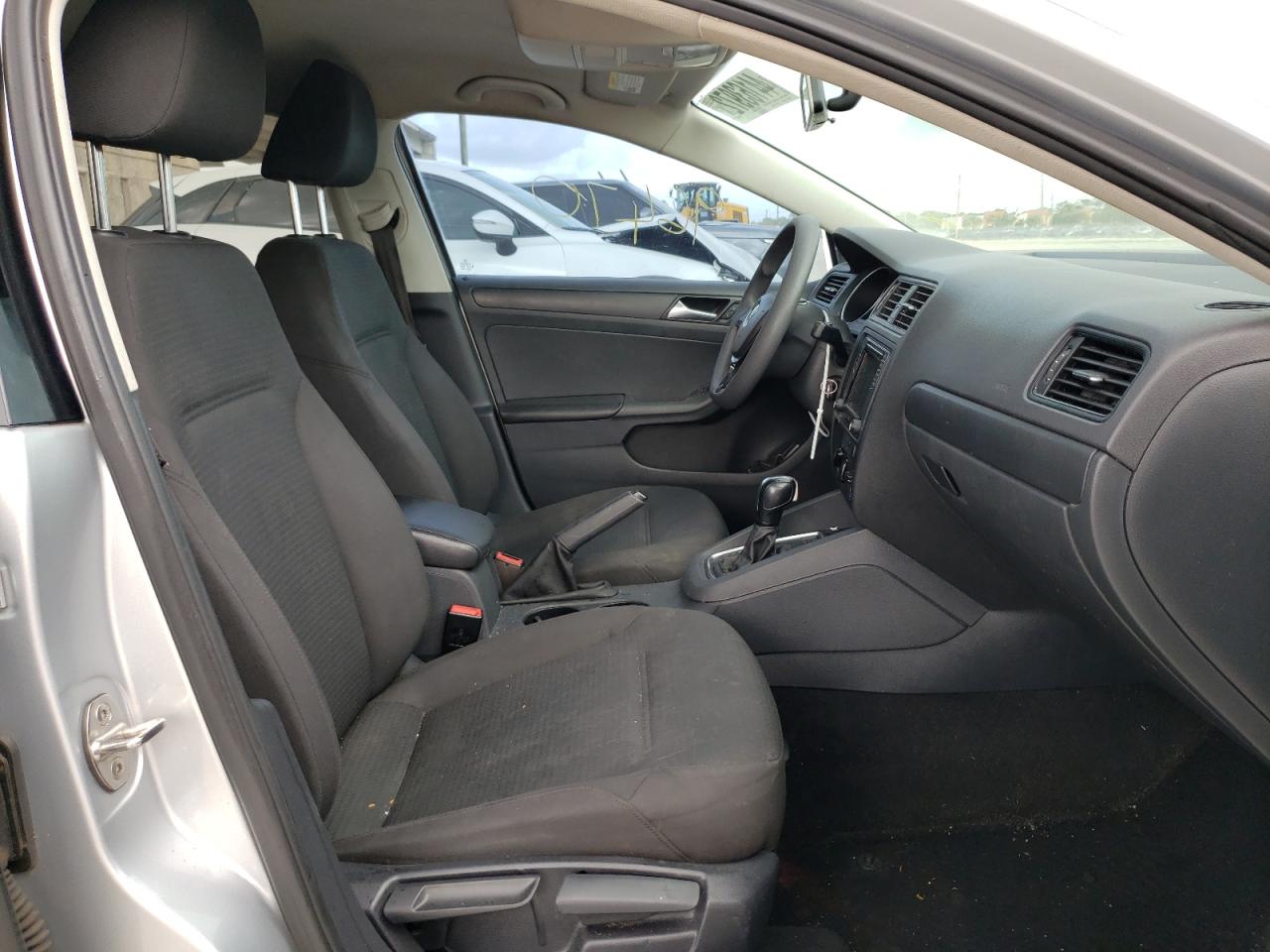 Photo 5 from auction – 2016 VOLKSWAGEN JETTA S with VIN 3VW267AJ9GM281744