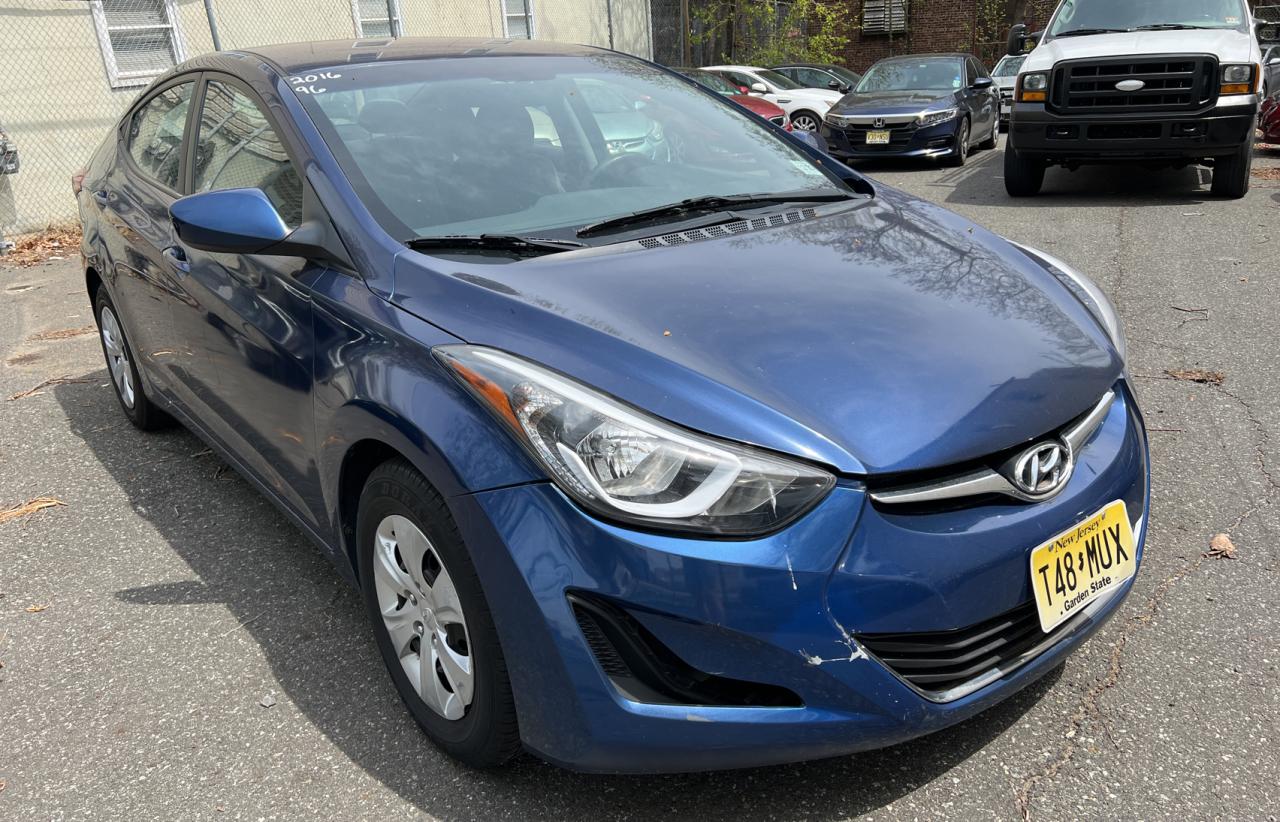HYUNDAI ELANTRA SE 2016 with VIN 5NPDH4AE3GH715427 - Photo from auction