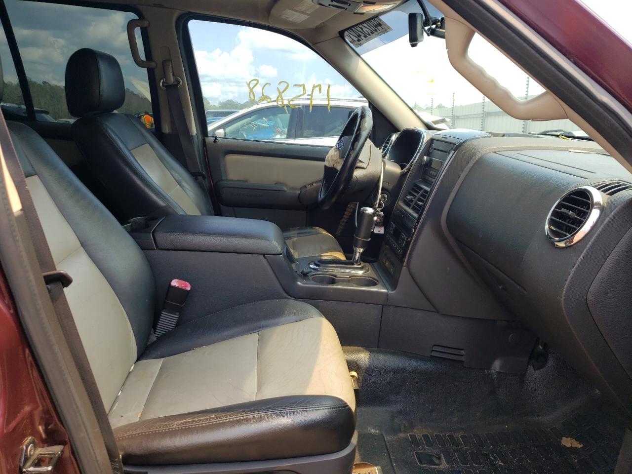 Photo 5 from auction – 2008 FORD EXPLORER S with VIN 1FMEU33EX8UA20064
