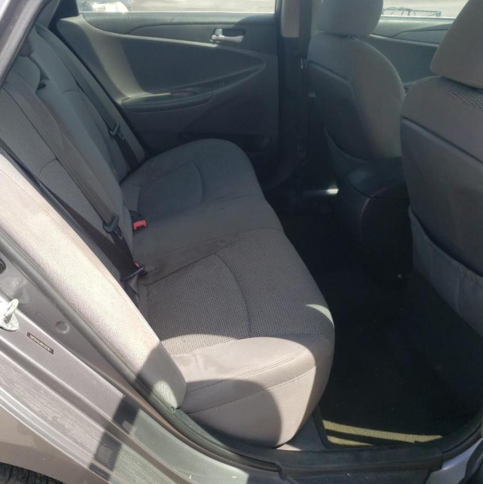 Photo 6 from auction – 2011 HYUNDAI SONATA GLS with VIN 5NPEB4AC4BH232767