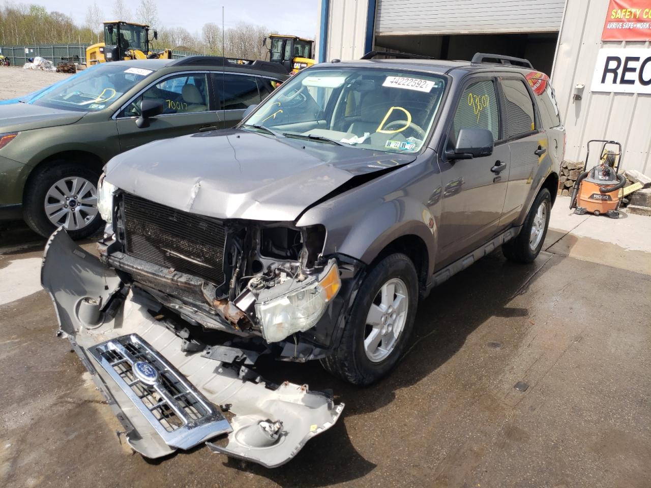 Photo 2 from auction – 2010 FORD ESCAPE XLT with VIN 1FMCU9DG0AKC07017