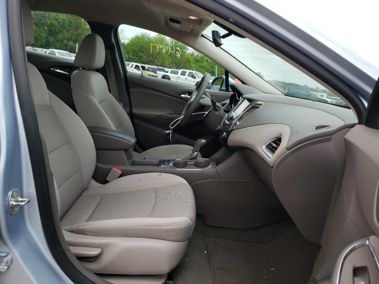 Photo 5 from auction – 2017 CHEVROLET CRUZE LT with VIN 3G1BE5SM2HS554662