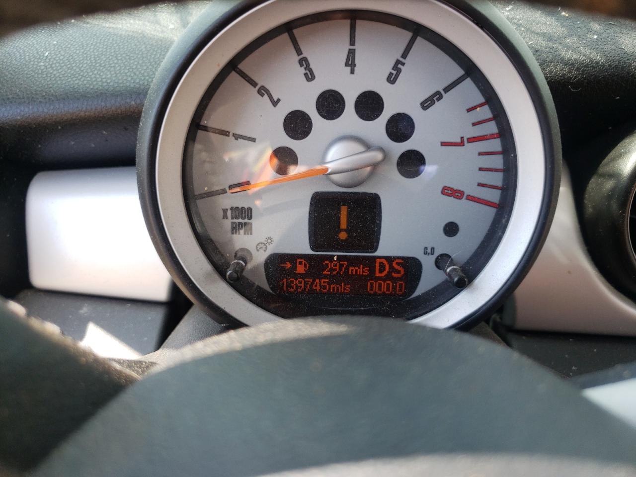 Photo 8 from auction – 2008 MINI COOPER with VIN WMWMF33588TT66546