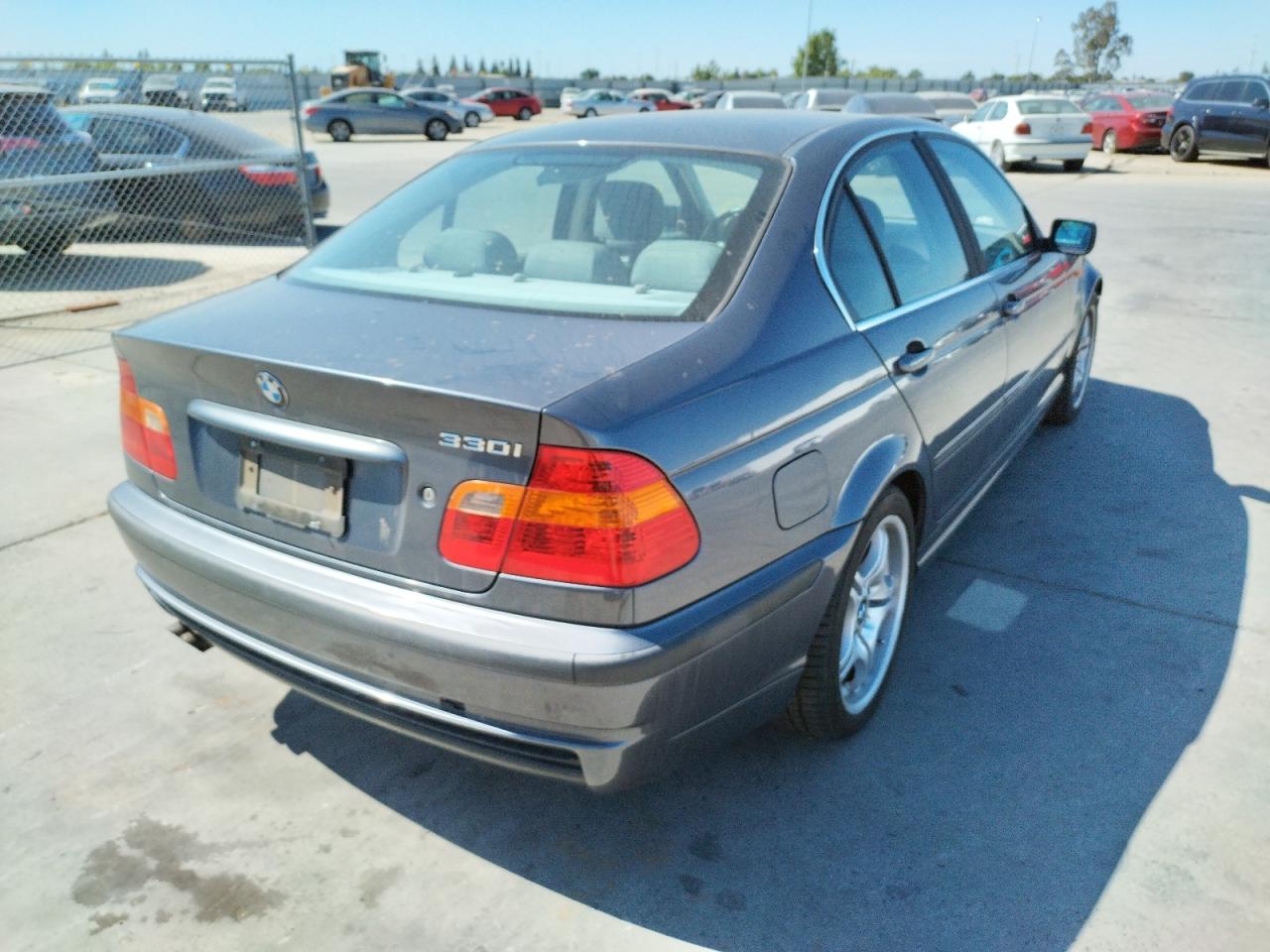 Photo 4 from auction – 2003 BMW 330 I with VIN WBAEV53433KM25642