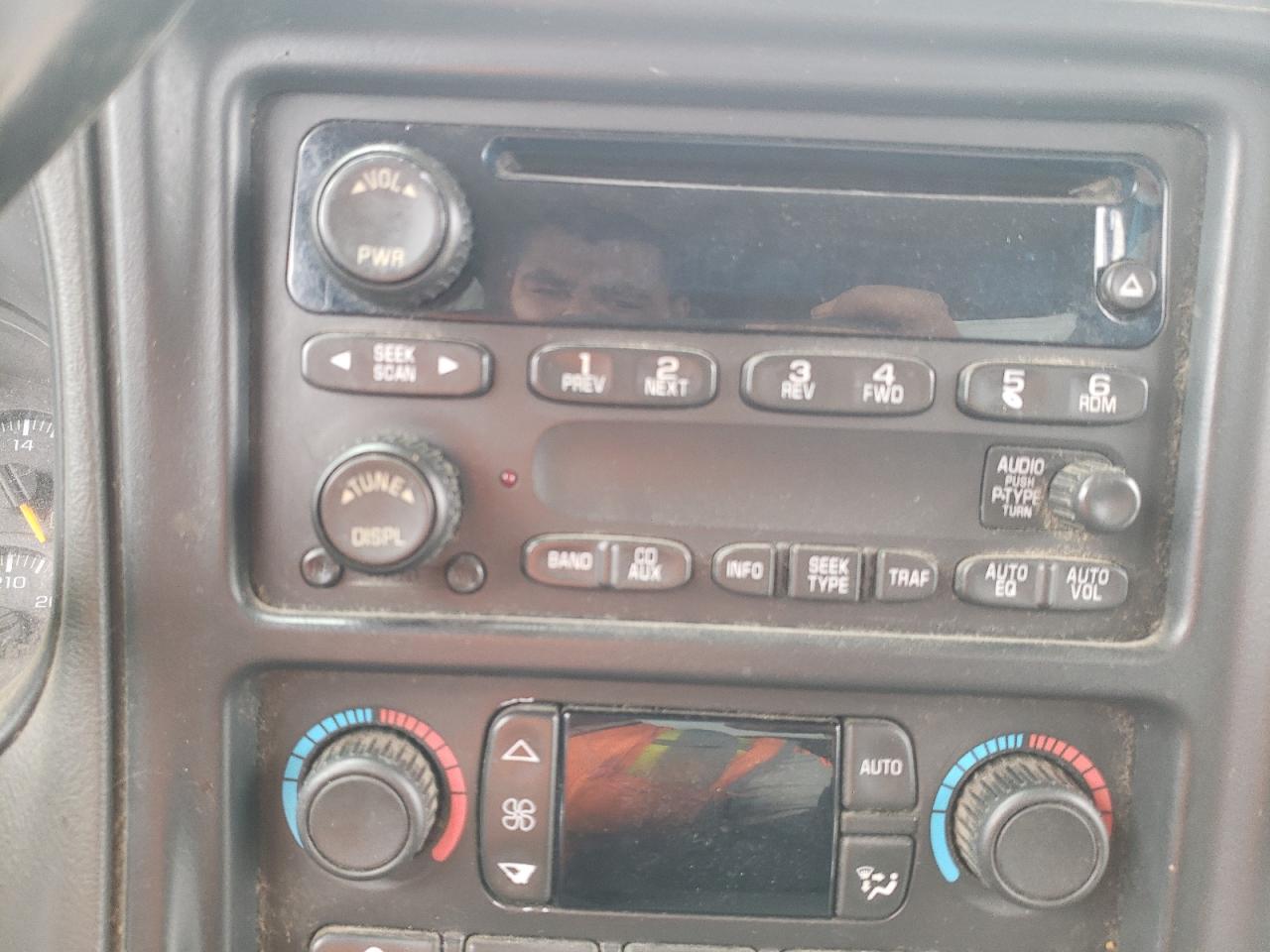 Photo 9 from auction – 2004 CHEVROLET SILVERADO with VIN 1GCHC23U44F108001