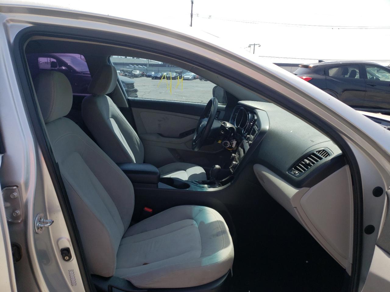 Photo 5 from auction – 2011 KIA OPTIMA LX with VIN KNAGM4A78B5167358