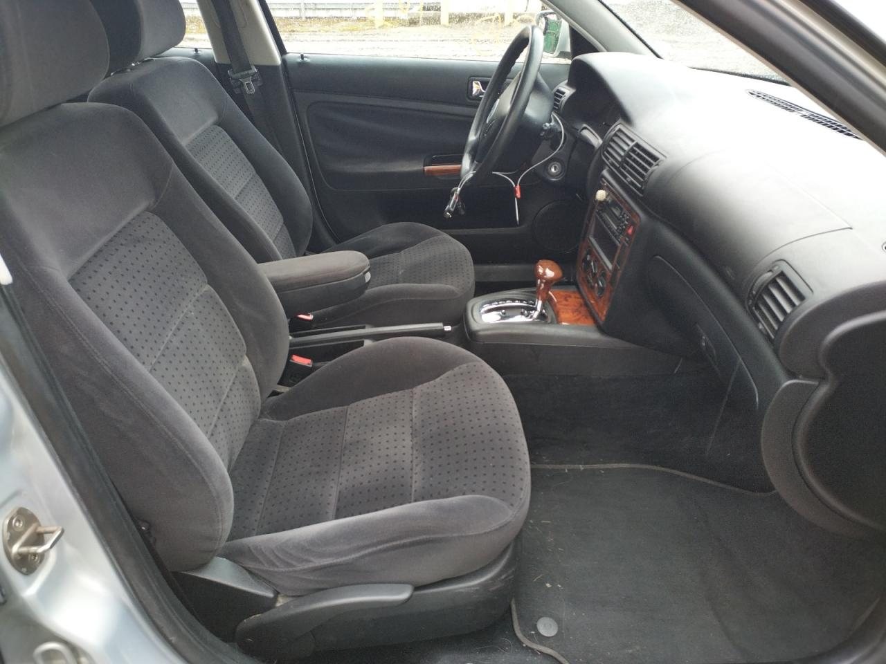 Photo 5 from auction – 2000 VOLKSWAGEN PASSAT GLS with VIN WVWRH23B6YE243738