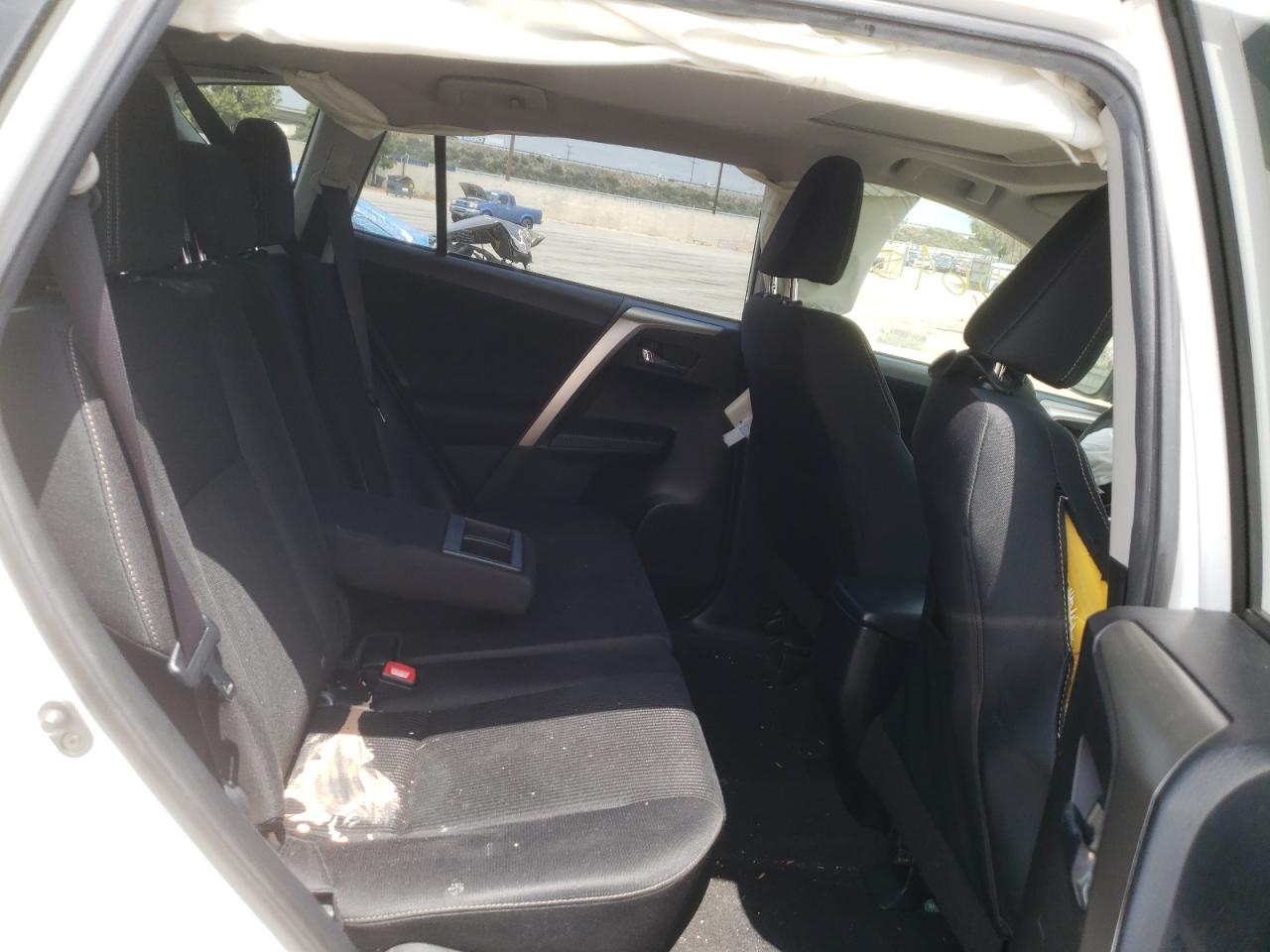 Photo 6 from auction – 2015 TOYOTA RAV4 XLE with VIN JTMWFREV2FD075754