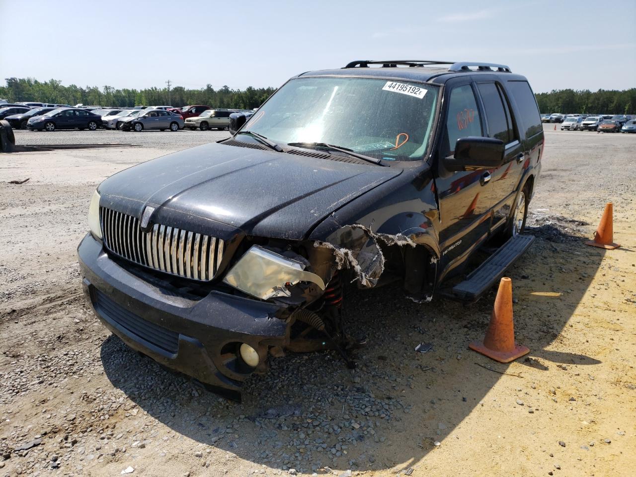 Photo 9 from auction – 2004 LINCOLN NAVIGATOR with VIN 5LMFU27R04LJ27407