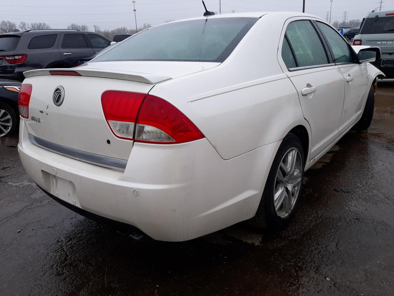 Photo 4 from auction – 2010 MERCURY MILAN with VIN 3MEHM0HAXAR615904