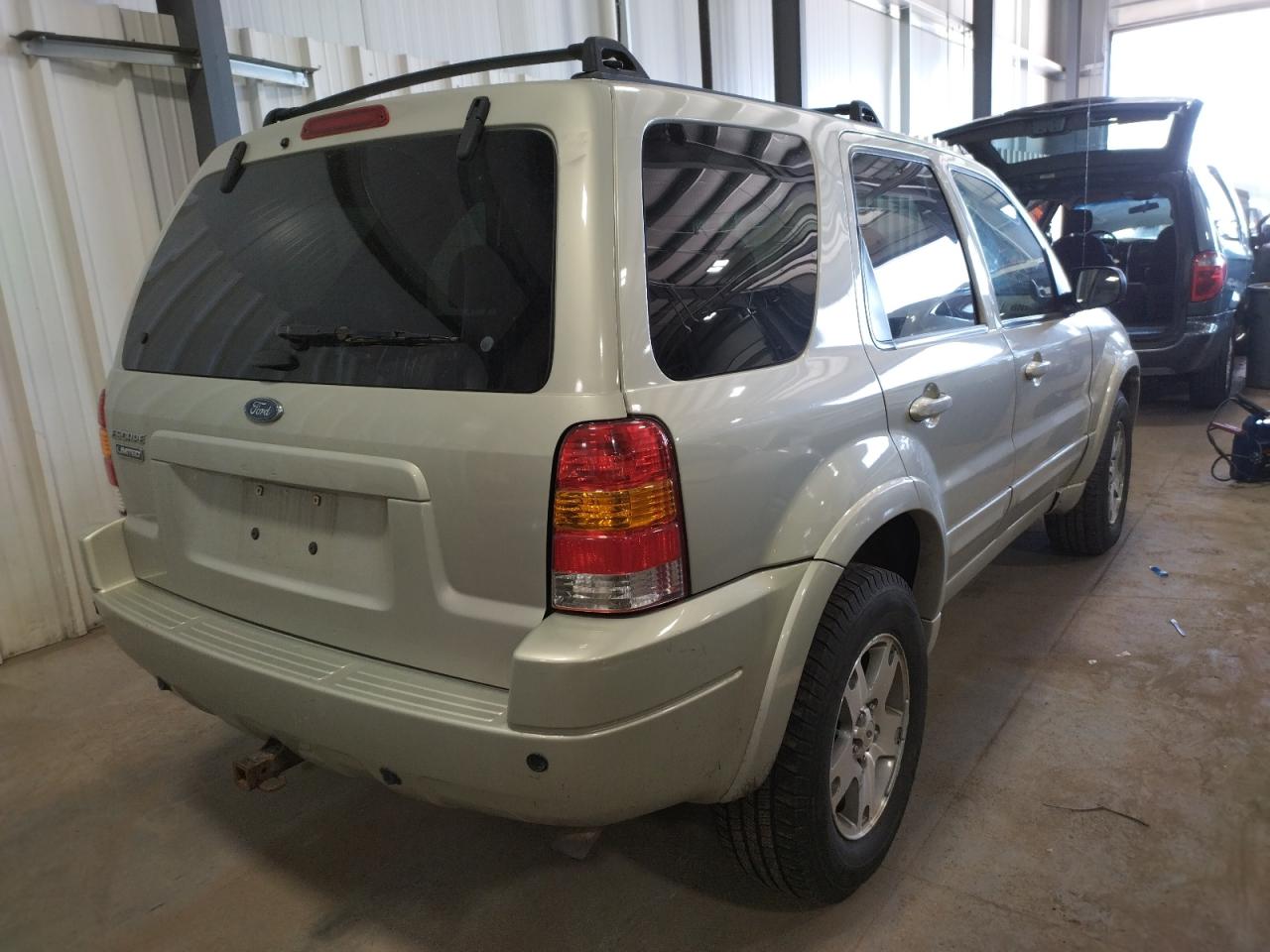 Foto 4 de la subasta – 2004 FORD ESCAPE LIM con VIN 1FMCU94174KA96756