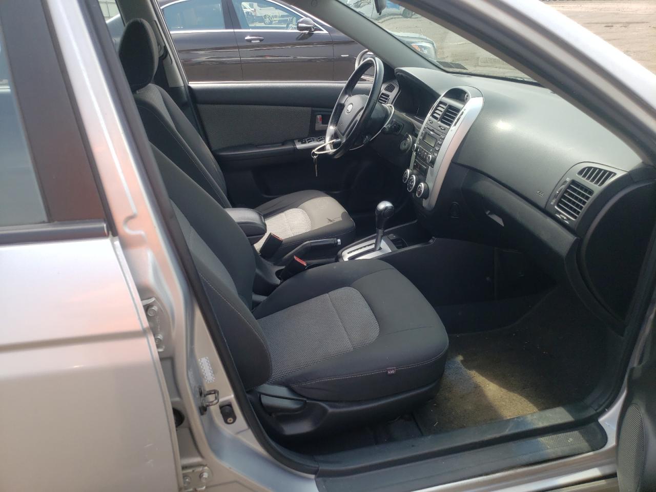 Photo 5 from auction – 2007 KIA SPECTRA5 S with VIN KNAFE161775001898