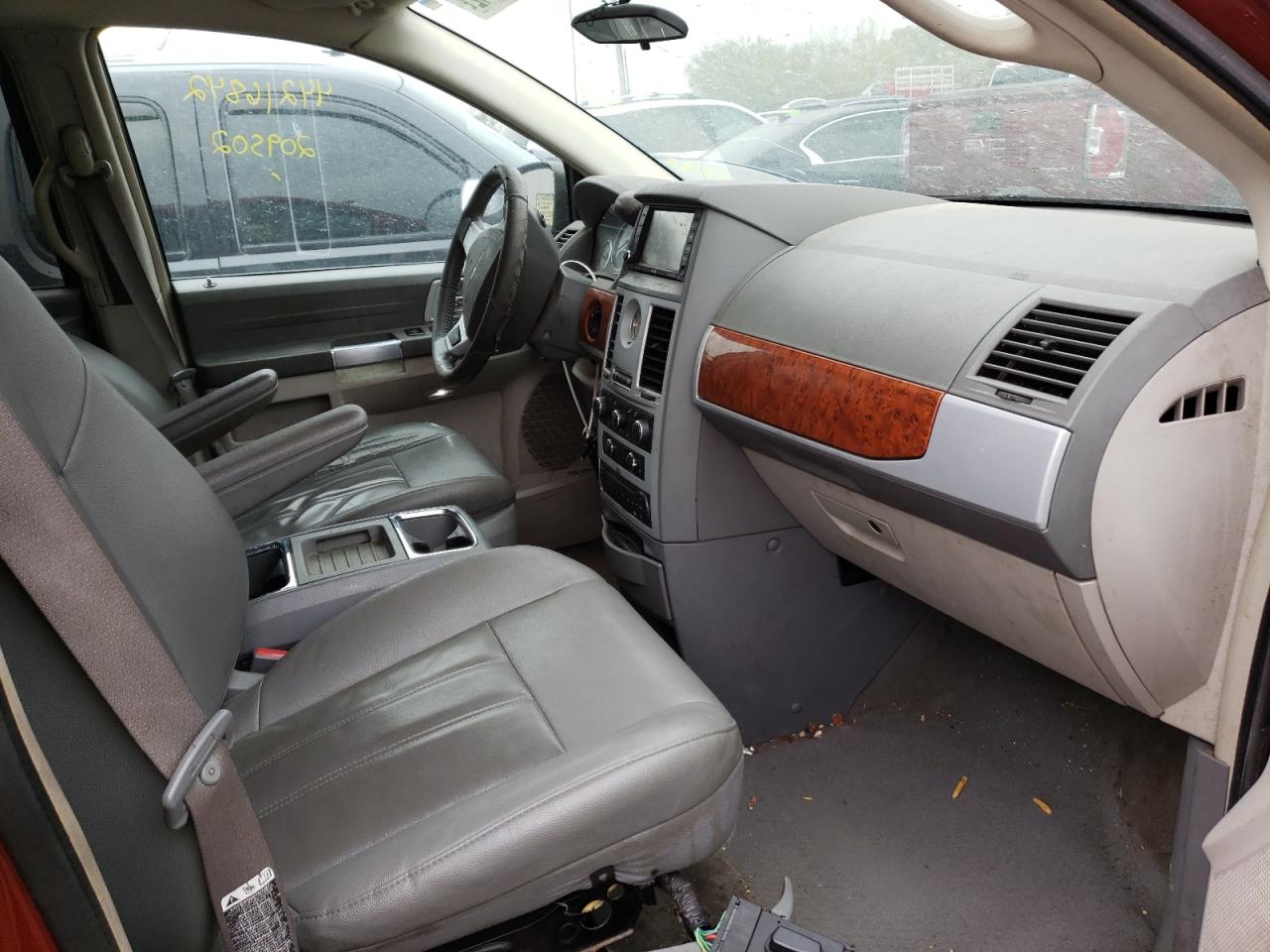 Photo 5 from auction – 2008 CHRYSLER TOWN & COU with VIN 2A8HR54P68R749487