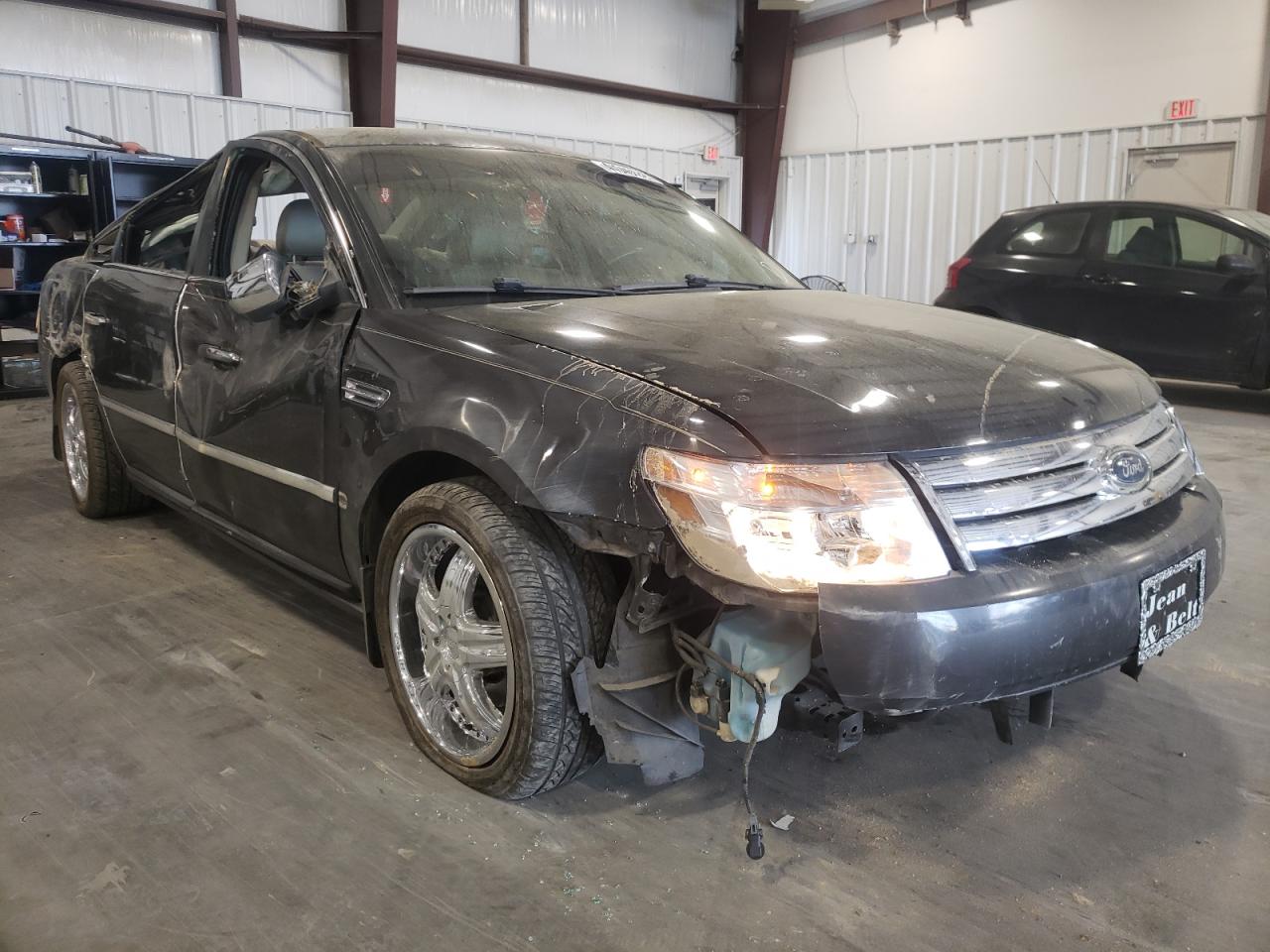 FORD TAURUS LIM 2008 مع رقم تعريف المركبة 1FAHP25WX8G115883 - صورة من المزاد