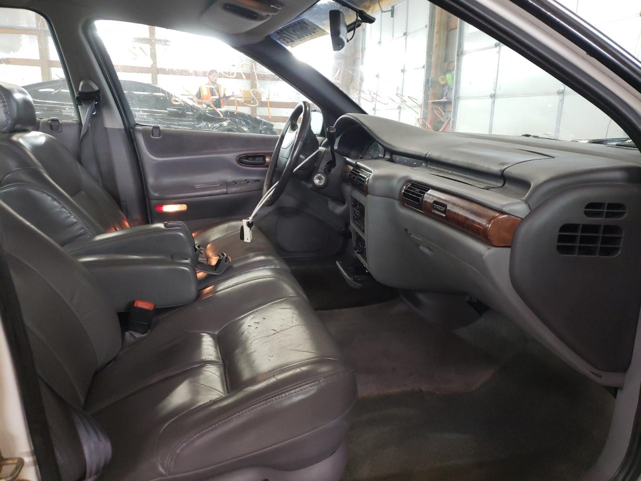 Photo 5 from auction – 1997 CHRYSLER CONCORDE L with VIN 2C3HD56F9VH573700