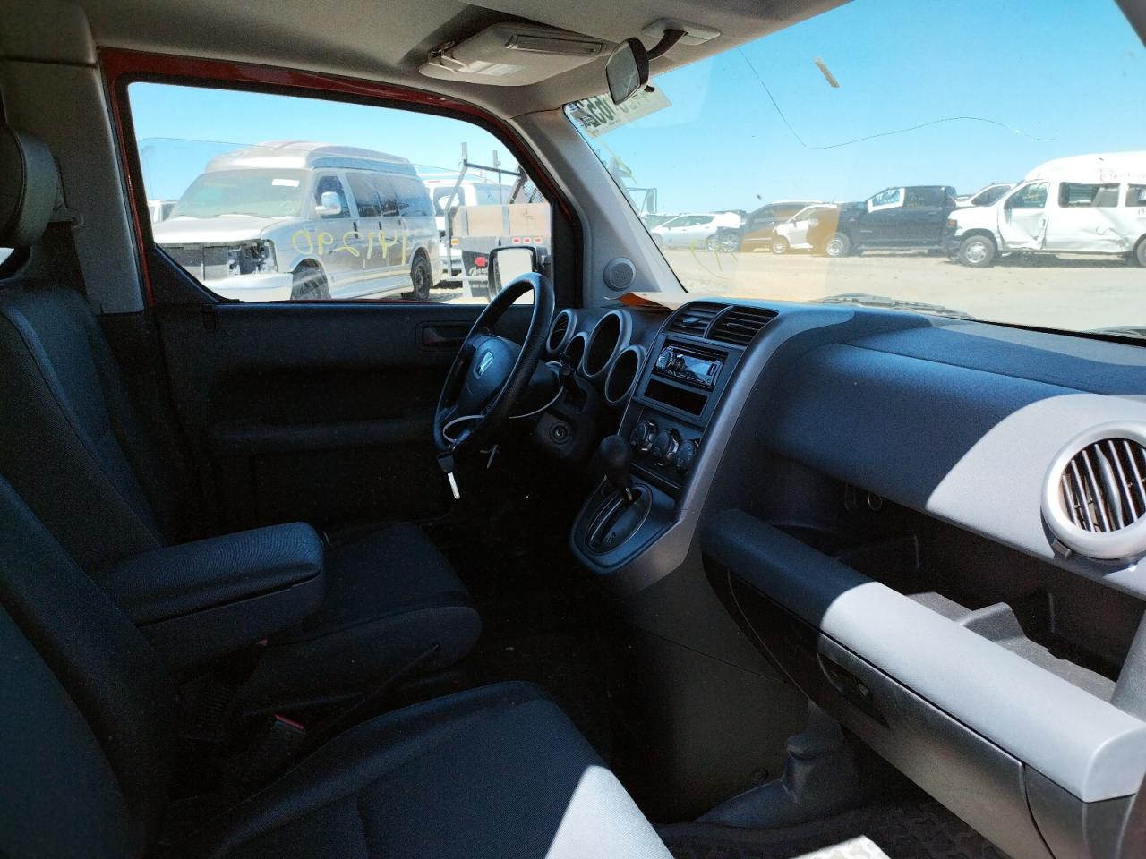 Photo 5 from auction – 2006 HONDA ELEMENT LX with VIN 5J6YH28356L011941