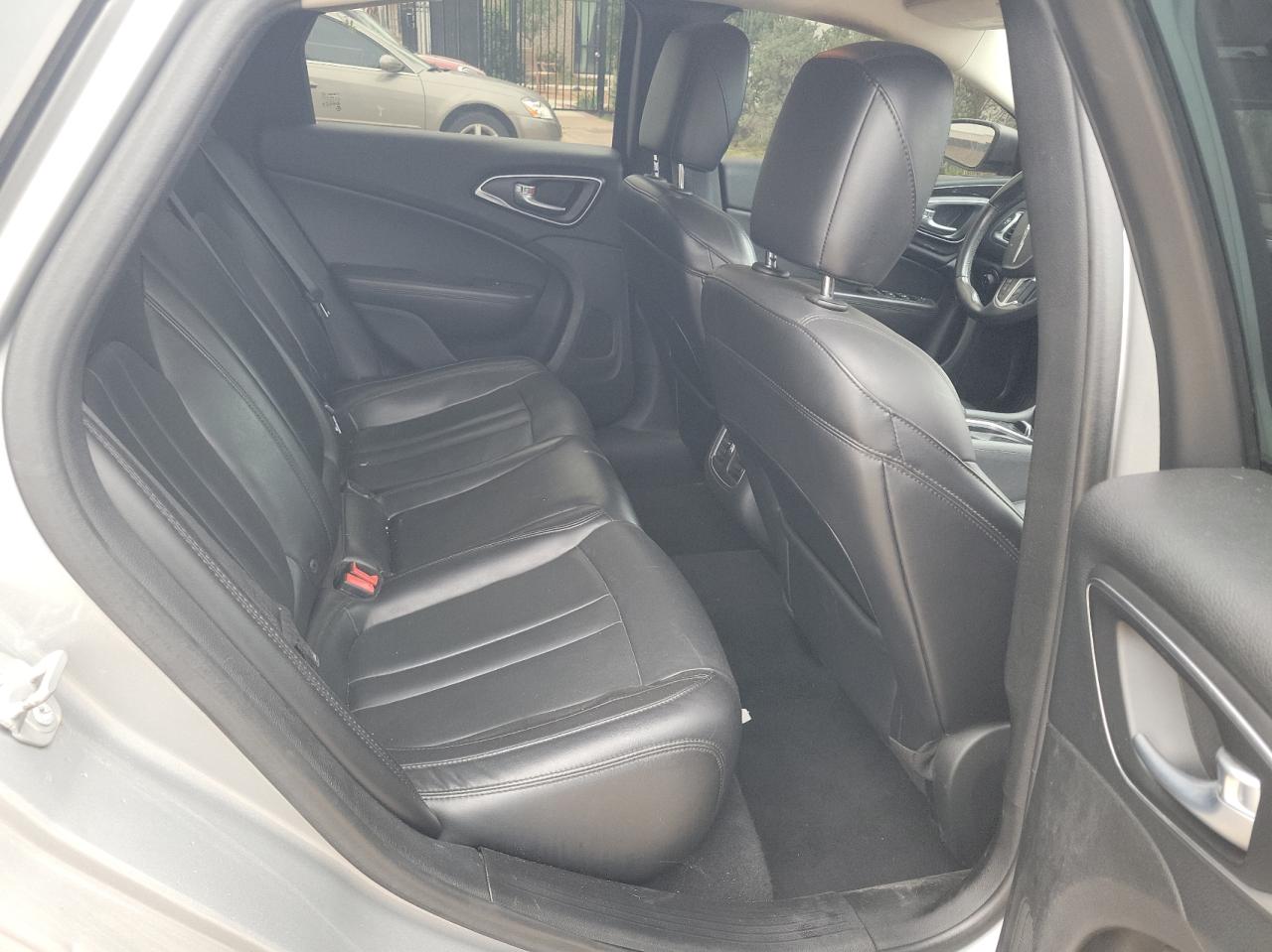 Photo 6 from auction – 2015 CHRYSLER 200 C with VIN 1C3CCCCB3FN643512