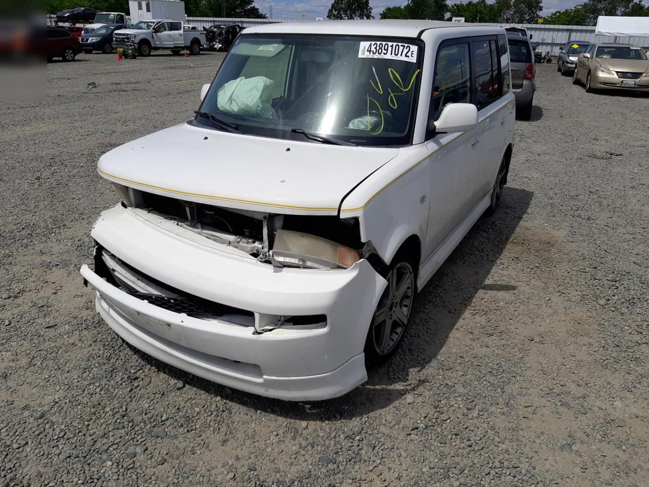 Photo 2 from auction – 2004 TOYOTA SCION XB with VIN JTLKT324440168705