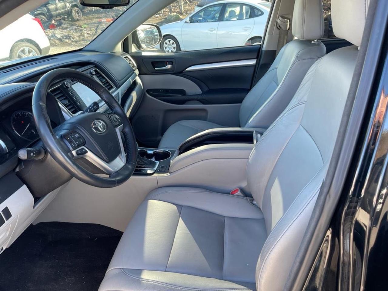 Photo 5 from auction – 2014 TOYOTA HIGHLANDER with VIN 5TDJKRFHXES006182