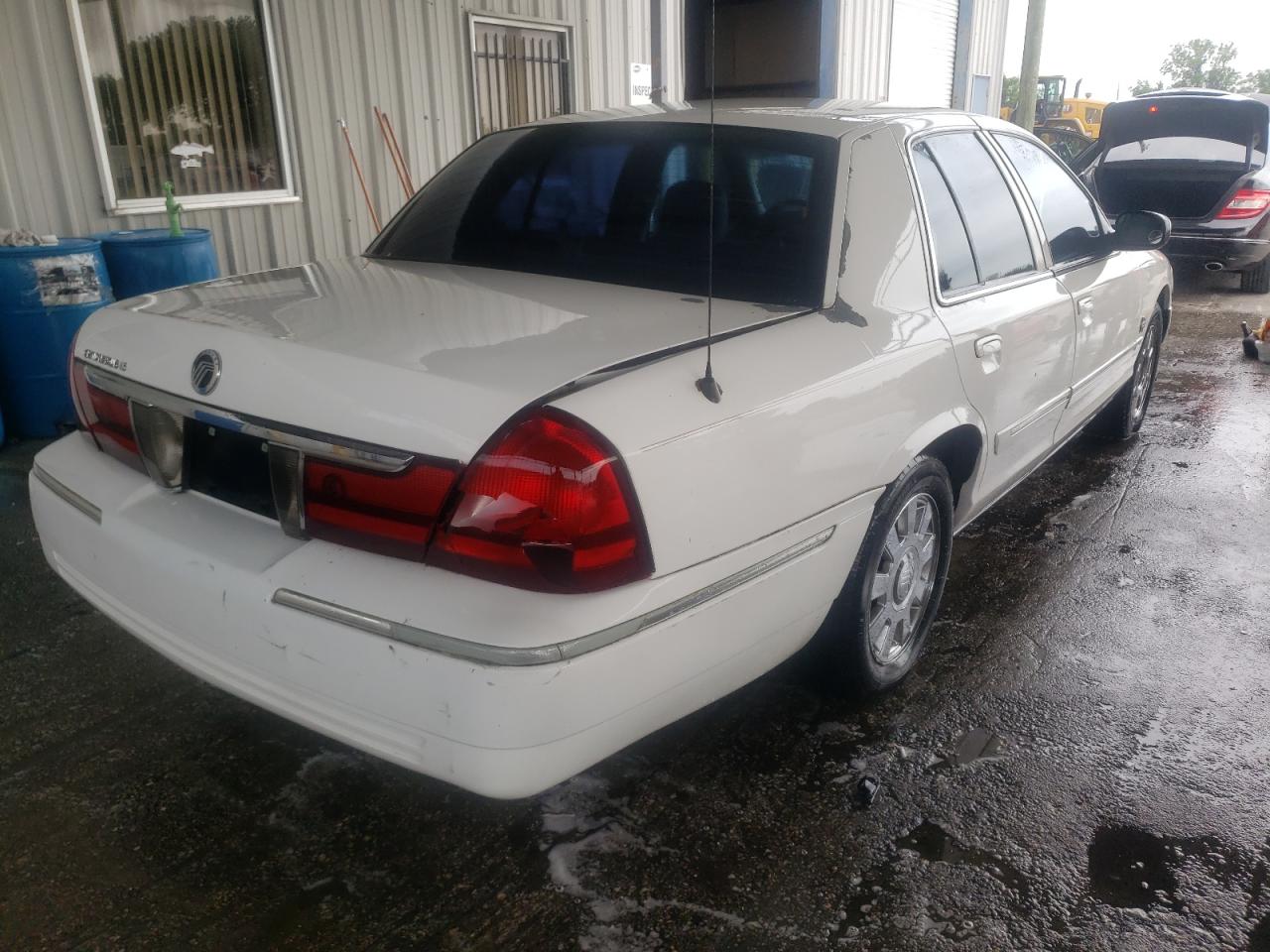 Photo 4 from auction – 2005 MERCURY GRAND MARQ with VIN 2MEFM75W45X653636