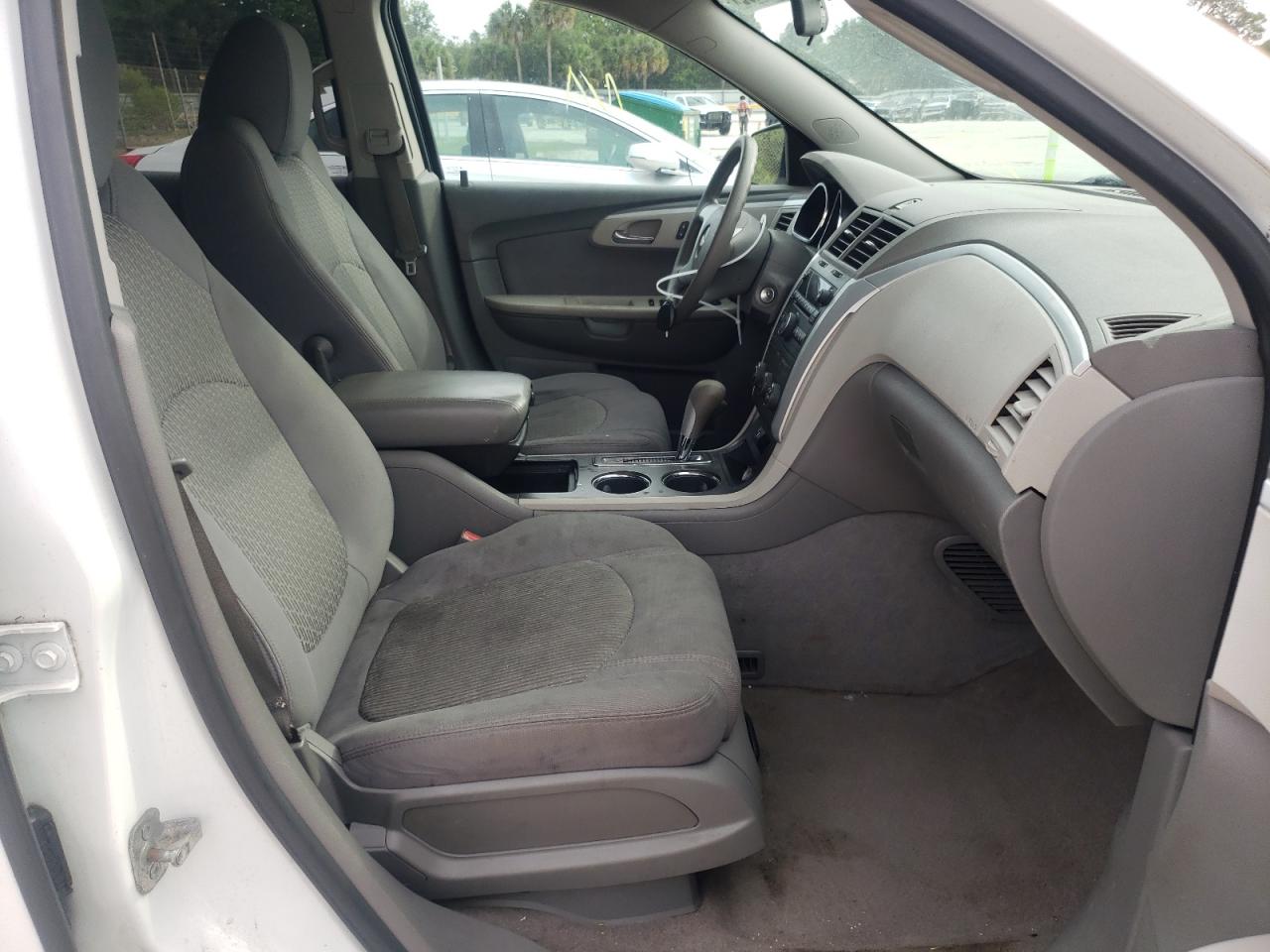Photo 5 from auction – 2010 CHEVROLET TRAVERSE L with VIN 1GNLVEED8AS125123