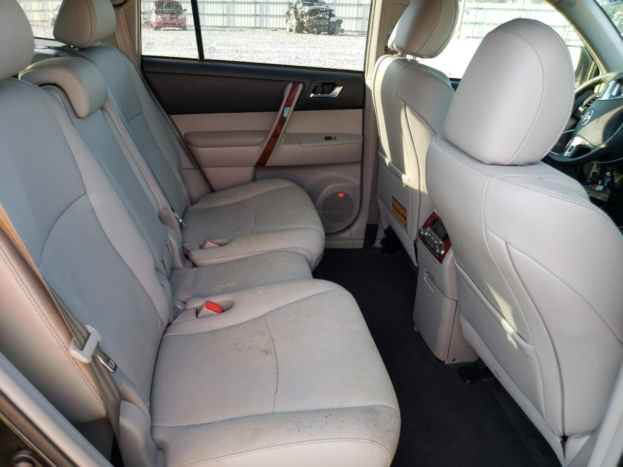 Photo 6 from auction – 2013 TOYOTA HIGHLANDER with VIN 5TDYK3EH1DS113973