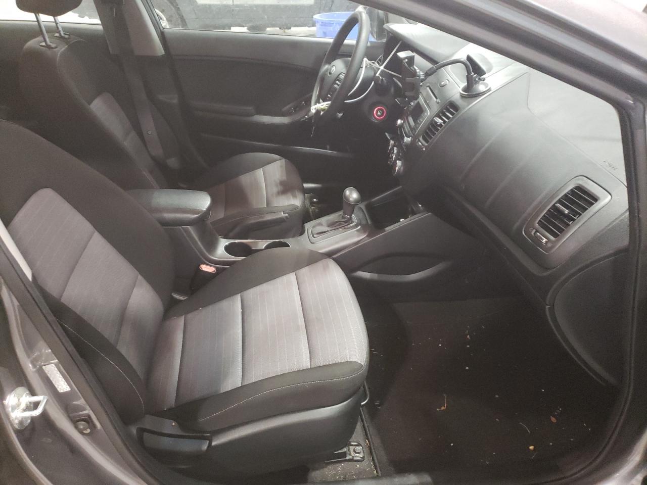 Photo 5 from auction – 2016 KIA FORTE LX with VIN KNAFK5A82G5637472