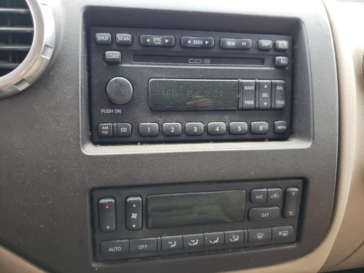 Photo 9 from auction – 2003 FORD EXPEDITION with VIN 1FMRU17L43LA08084