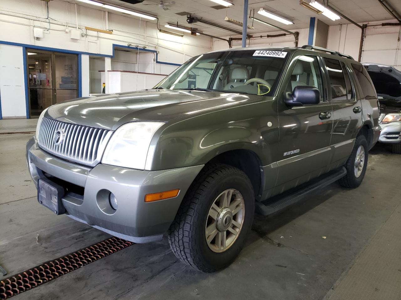 Photo 2 from auction – 2002 MERCURY MOUNTAINEE with VIN 4M2ZU86W82ZJ13516