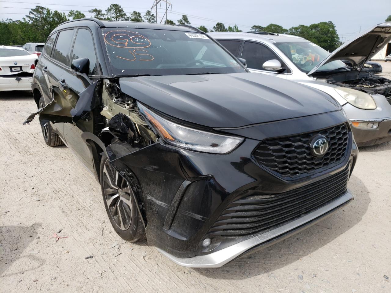 TOYOTA HIGHLANDER 2022 with VIN 5TDLZRAH2NS107065 - Photo from auction