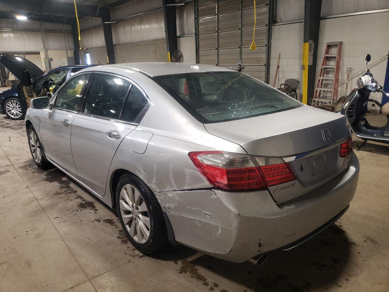 Photo 3 from auction – 2013 HONDA ACCORD EXL with VIN 1HGCR3F85DA026337
