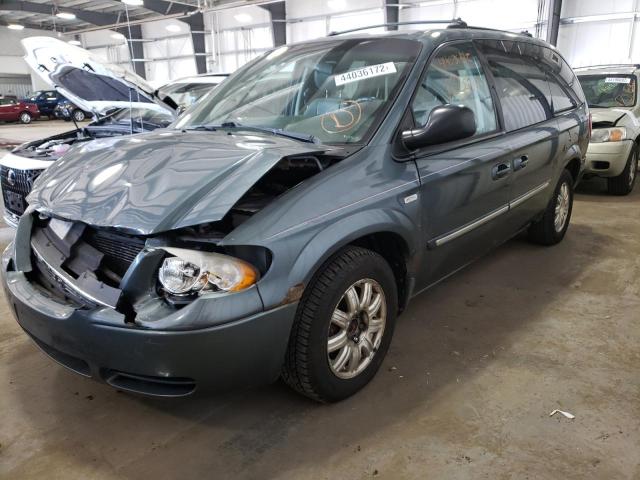 Photo 2 from auction – 2005 CHRYSLER TOWN & COU with VIN 2C4GP54L85R568246