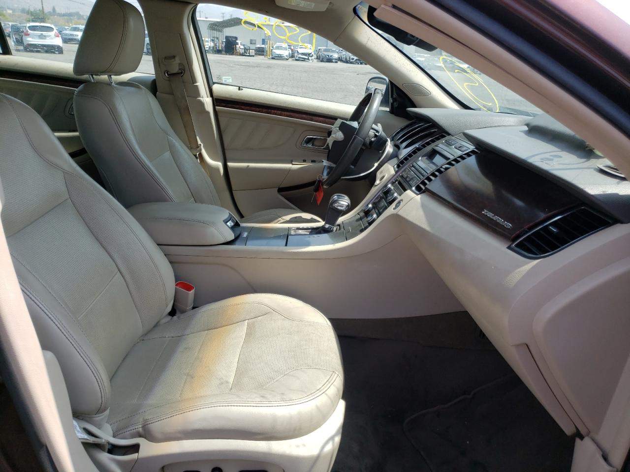Photo 5 from auction – 2010 FORD TAURUS LIM with VIN 1FAHP2FW7AG170375