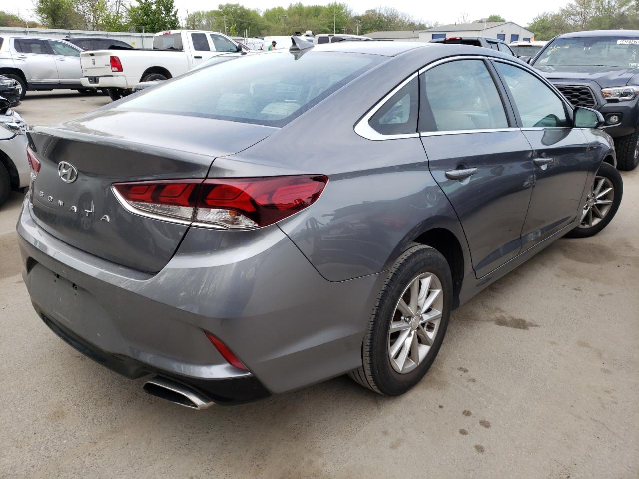 Photo 4 from auction – 2018 HYUNDAI SONATA SE with VIN 5NPE24AF2JH727302