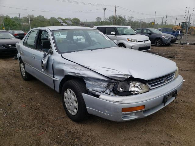 TOYOTA CAMRY LE 1995 with VIN 4T1SK12E7SU877707 - Photo from auction