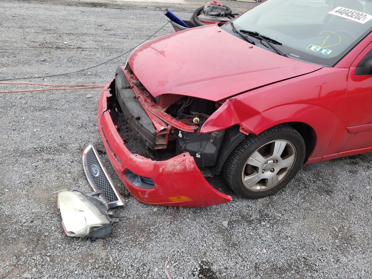 Photo 9 from auction – 2005 FORD FOCUS ZX3 with VIN 3FAFP31N85R146919