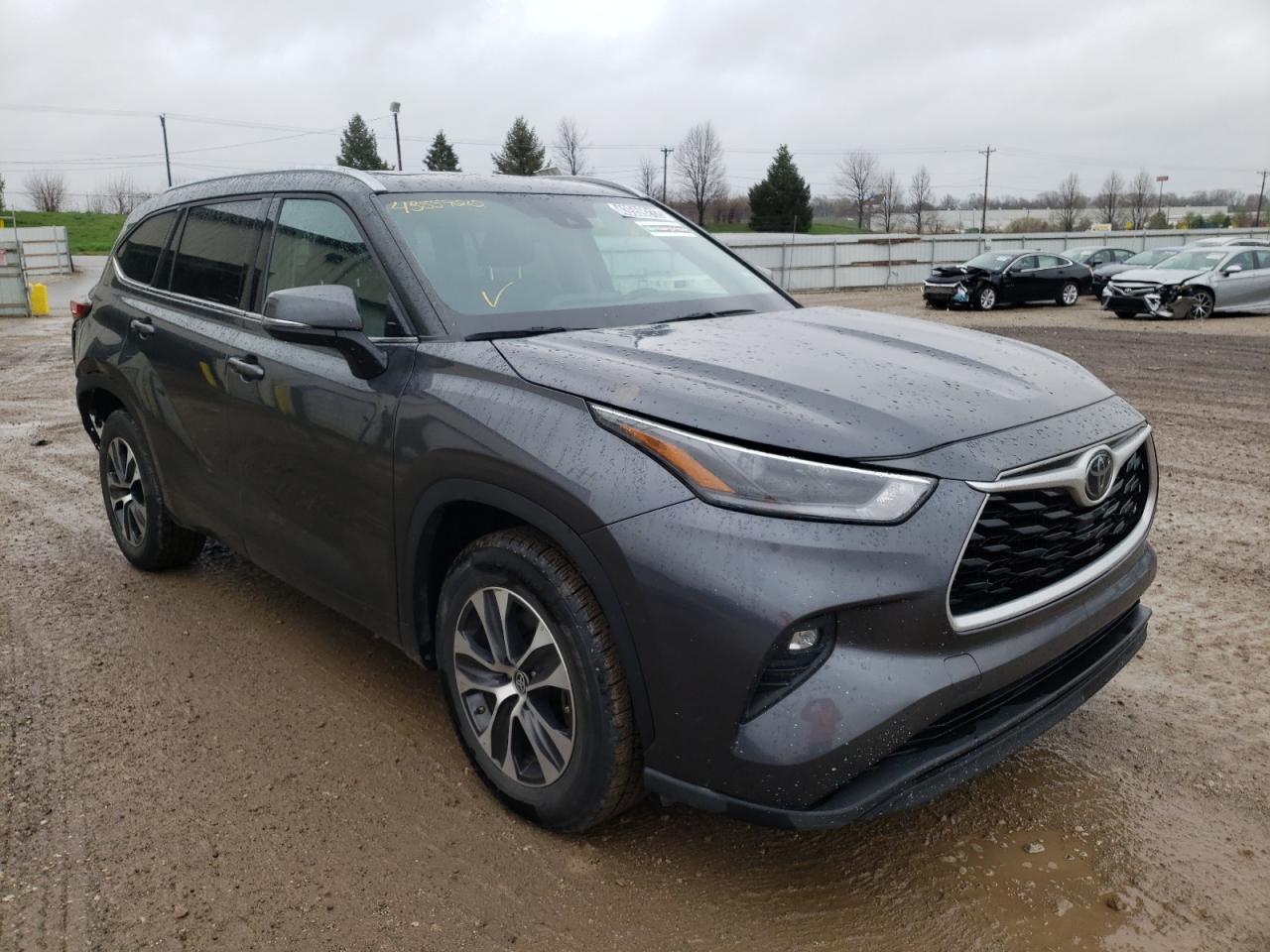 TOYOTA HIGHLANDER 2021 with VIN 5TDGZRAH8MS515876 - Photo from auction