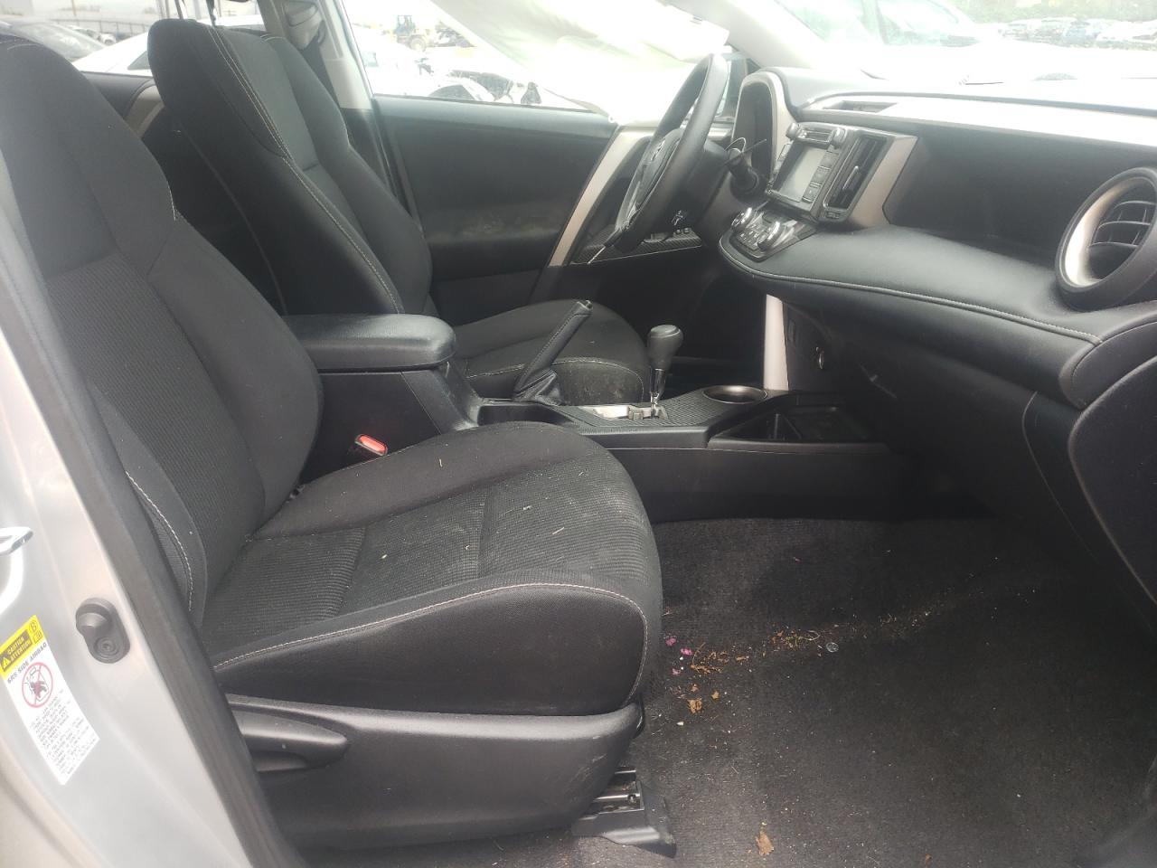 Photo 5 from auction – 2015 TOYOTA RAV4 XLE with VIN 2T3RFREV1FW303856