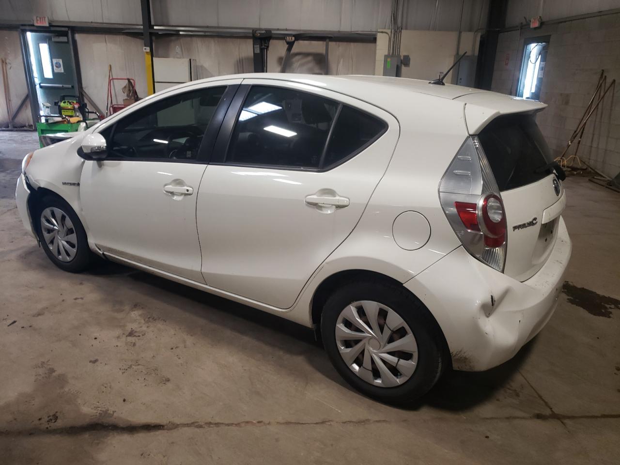 Photo 9 from auction – 2012 TOYOTA PRIUS C with VIN JTDKDTB31C1515772