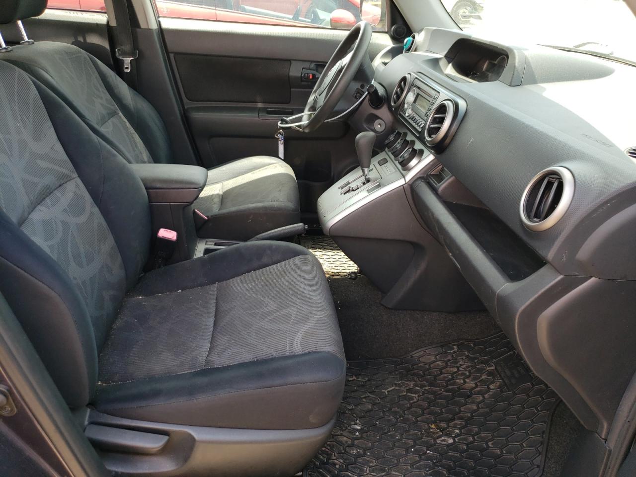 Photo 5 from auction – 2011 TOYOTA SCION XB with VIN JTLZE4FE2B1126820