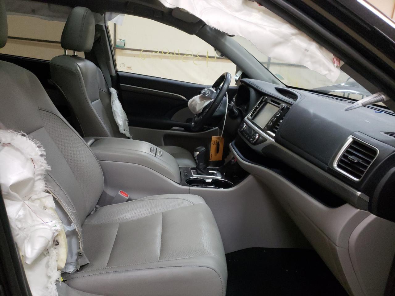 Photo 5 from auction – 2019 TOYOTA HIGHLANDER with VIN 5TDDZRFH2KS706220