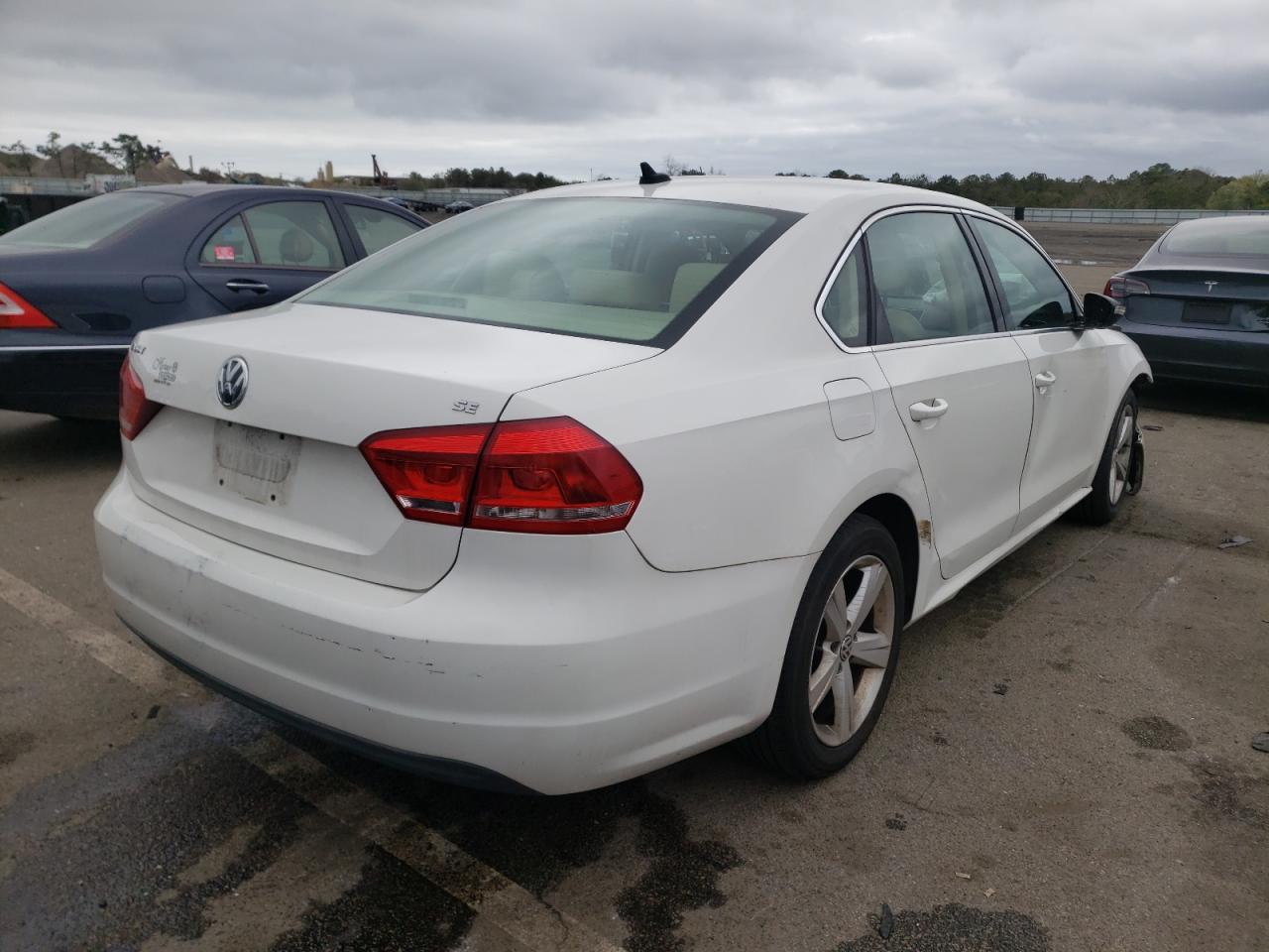 Photo 4 from auction – 2012 VOLKSWAGEN PASSAT SE with VIN 1VWBP7A30CC078428